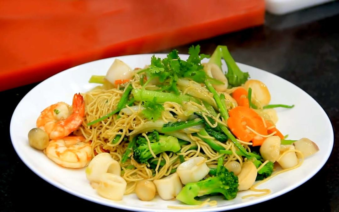 Mì xào rau nấm